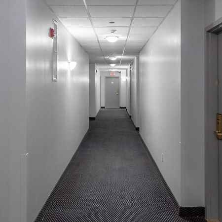 Days Inn By Wyndham Hamilton - Downtown Εξωτερικό φωτογραφία