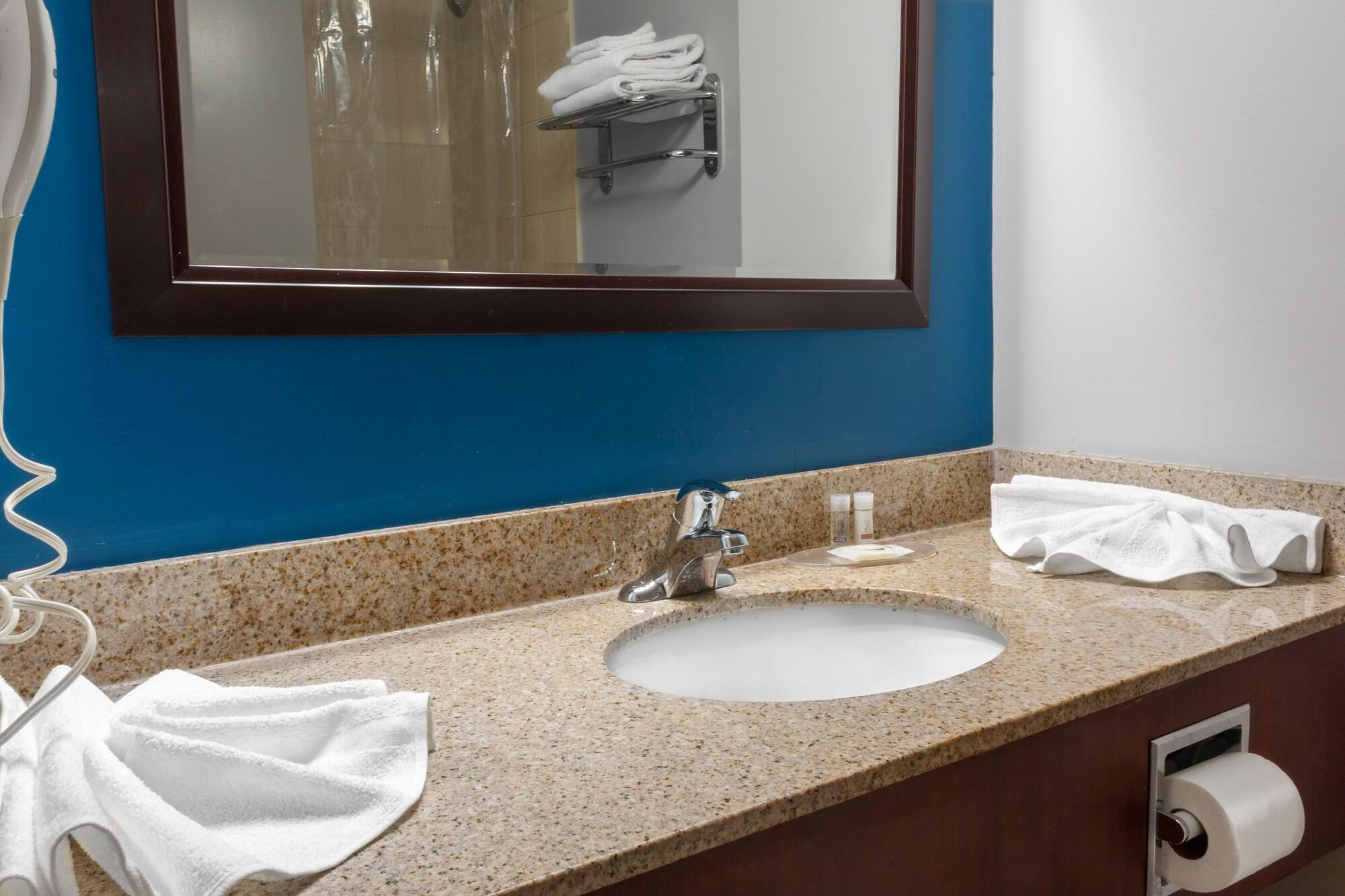 Days Inn By Wyndham Hamilton - Downtown Εξωτερικό φωτογραφία