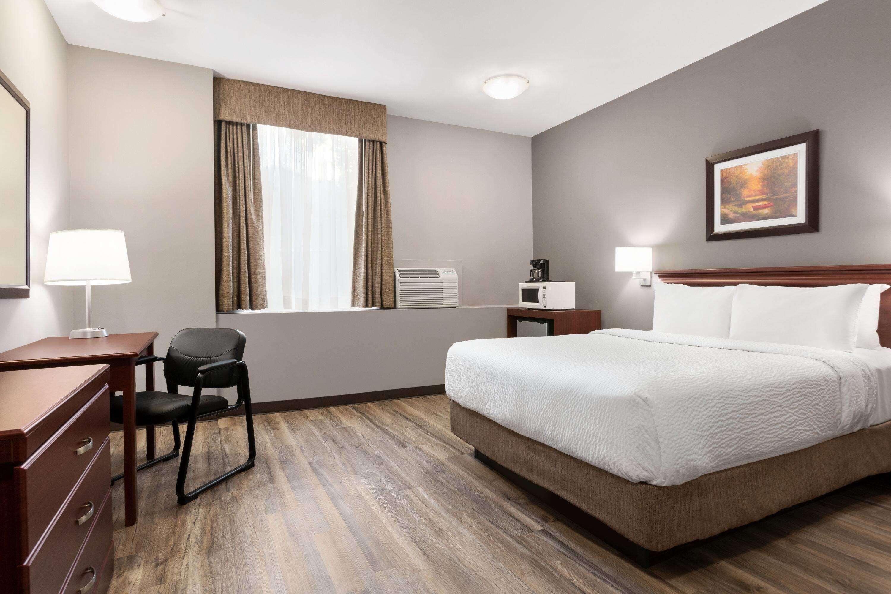 Days Inn By Wyndham Hamilton - Downtown Εξωτερικό φωτογραφία