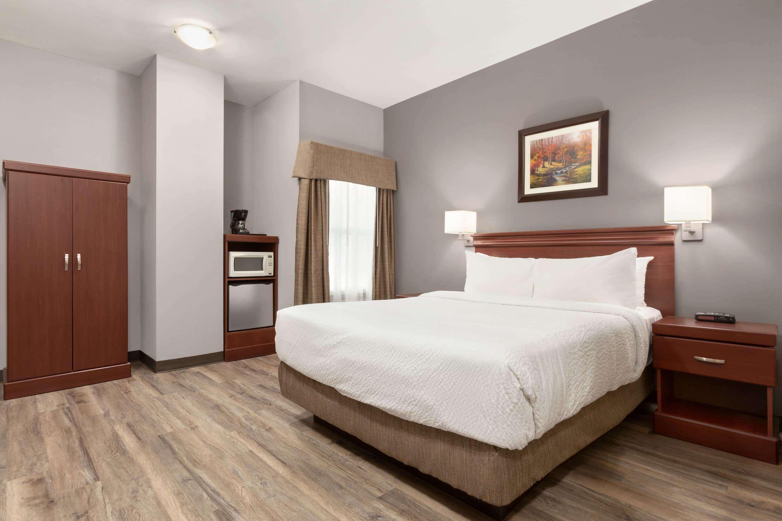 Days Inn By Wyndham Hamilton - Downtown Εξωτερικό φωτογραφία