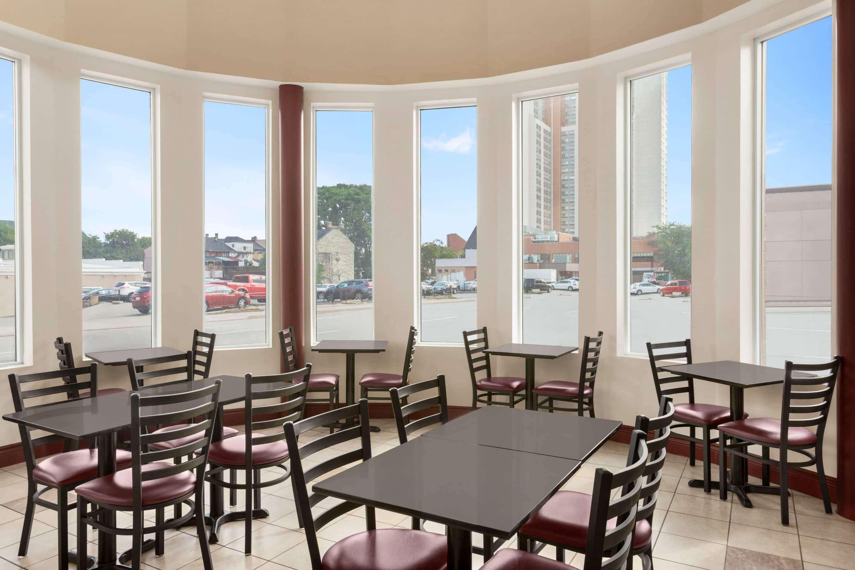Days Inn By Wyndham Hamilton - Downtown Εξωτερικό φωτογραφία