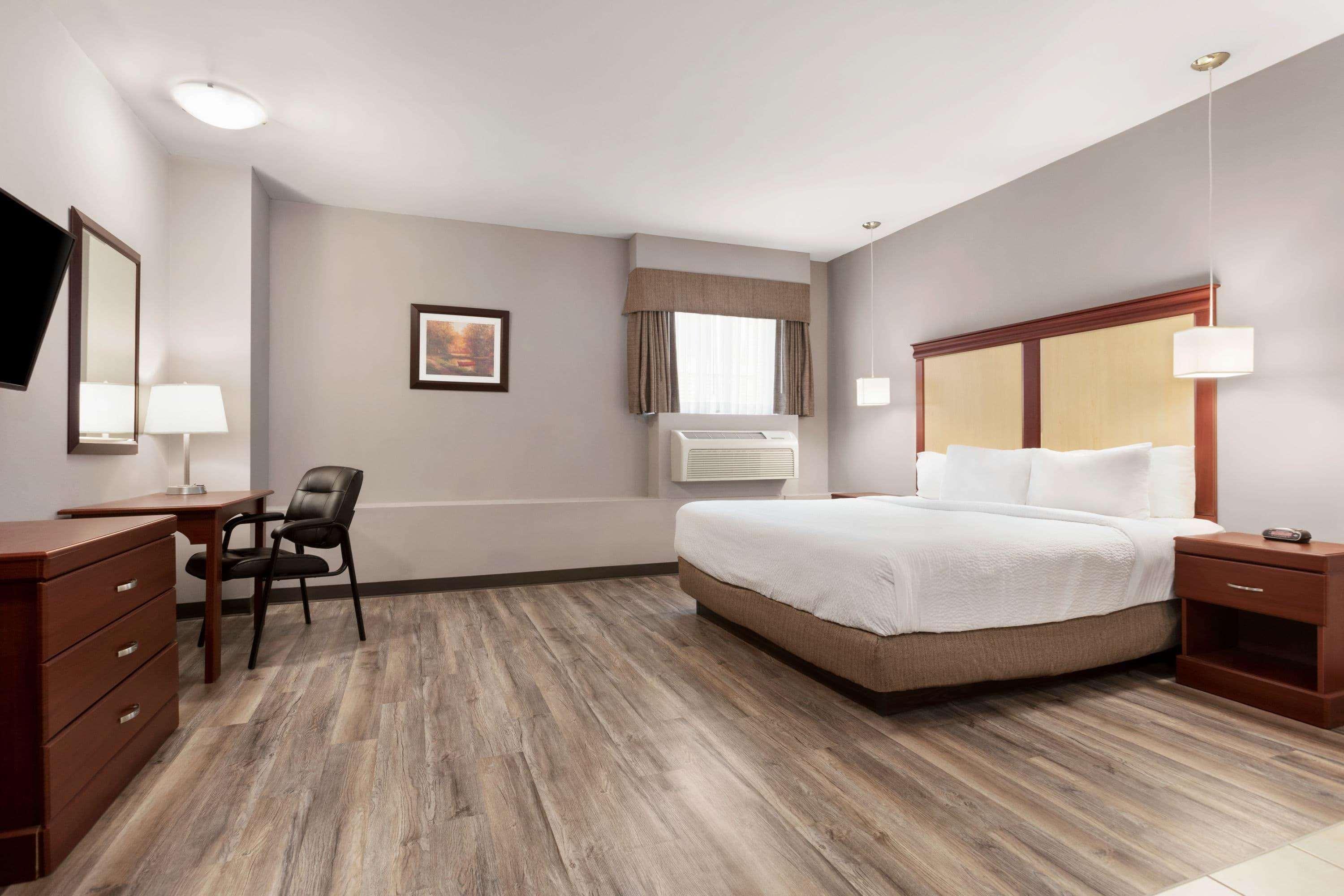 Days Inn By Wyndham Hamilton - Downtown Εξωτερικό φωτογραφία