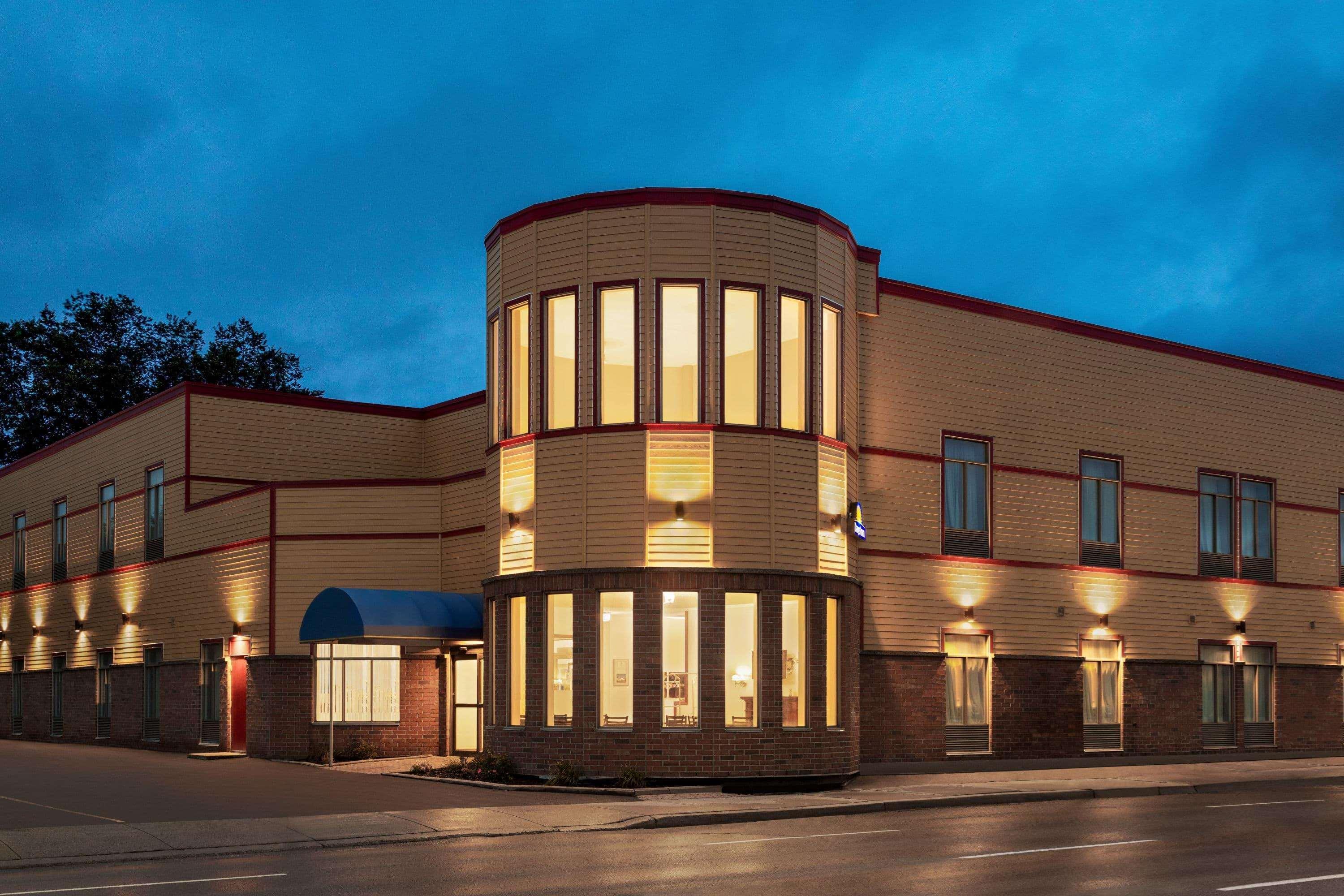 Days Inn By Wyndham Hamilton - Downtown Εξωτερικό φωτογραφία