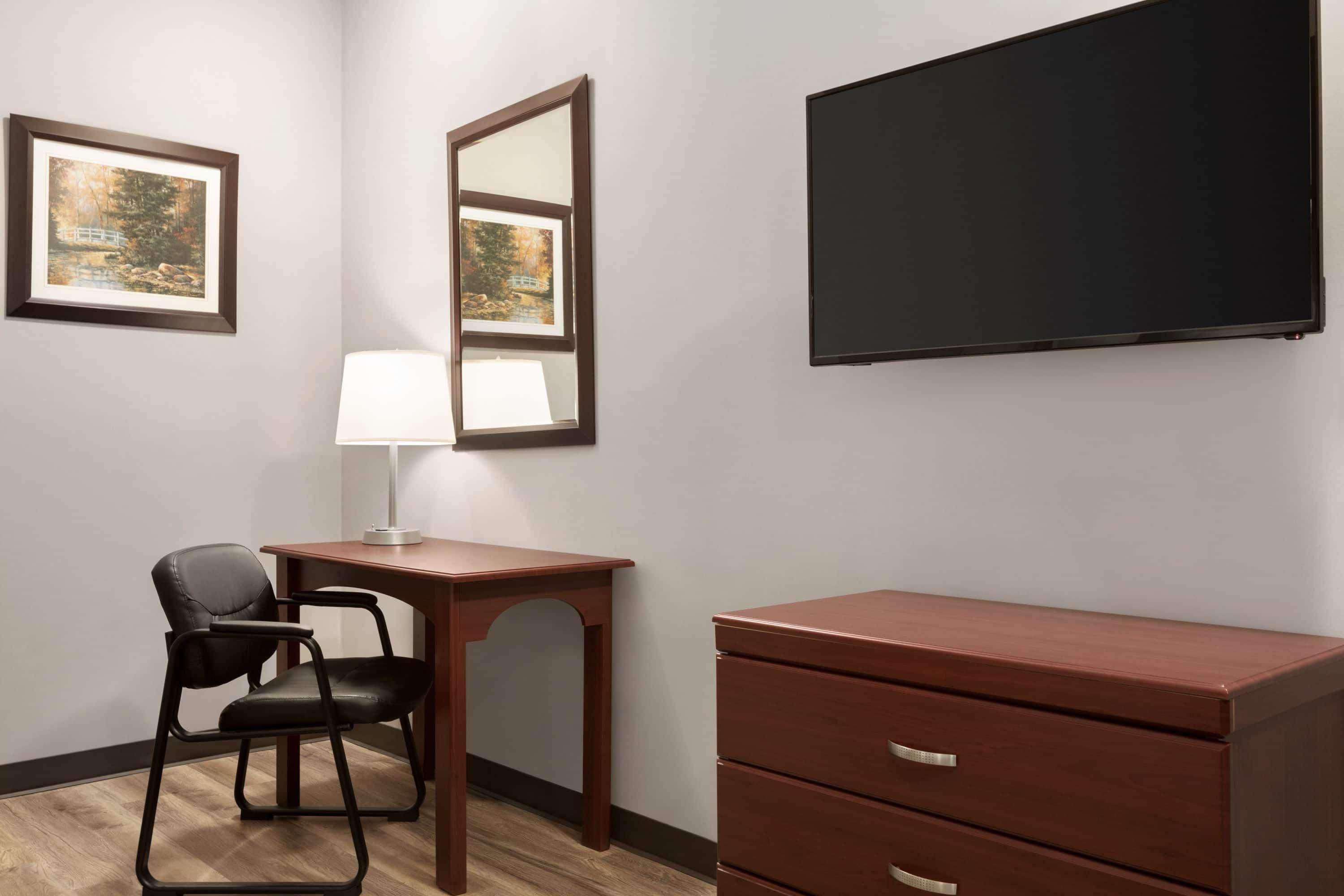 Days Inn By Wyndham Hamilton - Downtown Εξωτερικό φωτογραφία