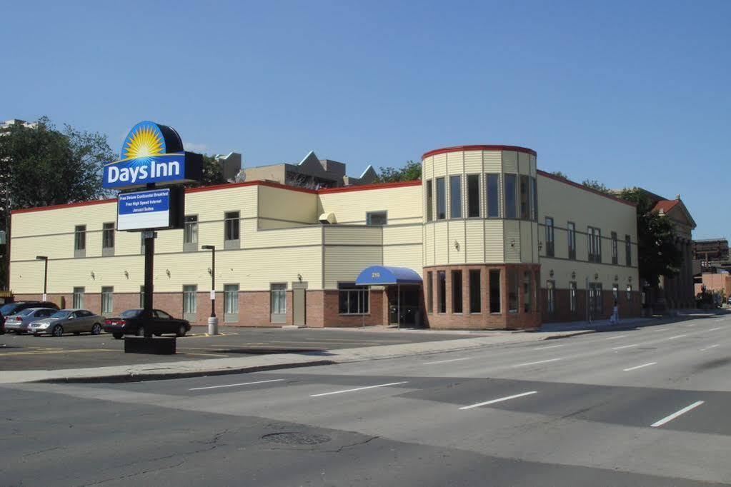 Days Inn By Wyndham Hamilton - Downtown Εξωτερικό φωτογραφία