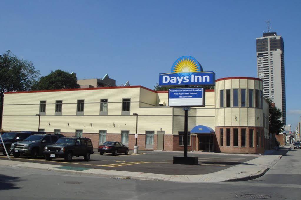 Days Inn By Wyndham Hamilton - Downtown Εξωτερικό φωτογραφία